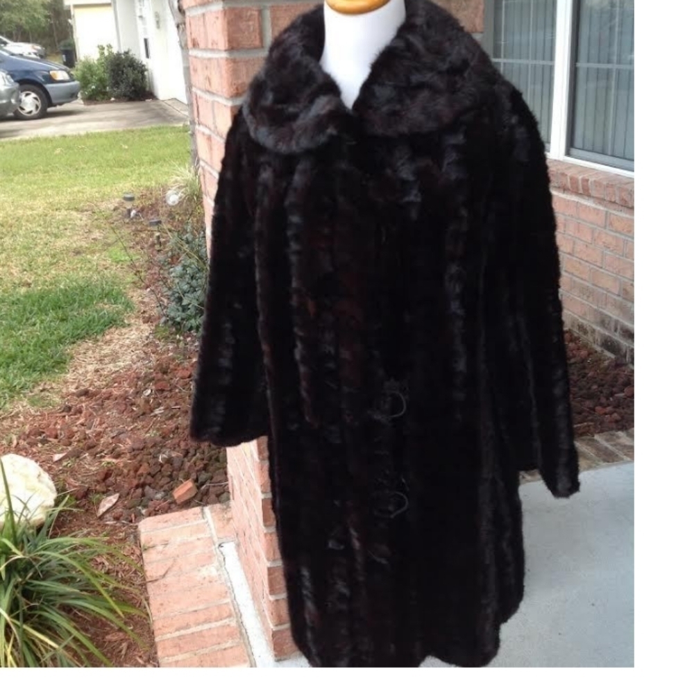 GENUINE BEAUTIFUL CANADIAN BLACK MINK PAW CHEVRON FUR COAT SIZE SMALL-MEDIUM
